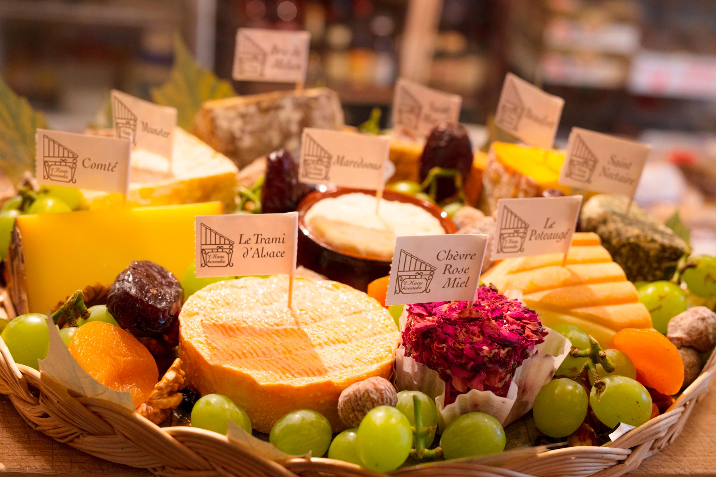 Bij speciaalzaak &rsquo;t Kaashoeveke stelt Fabienne de heerlijkste kaastafels, geschenkmanden en notenbroden samen. Wij...